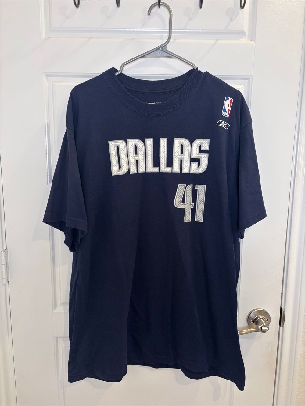 Reebok Dallas Mavericks Dirk Nowitzki #41 NBA Graphic Tee Large